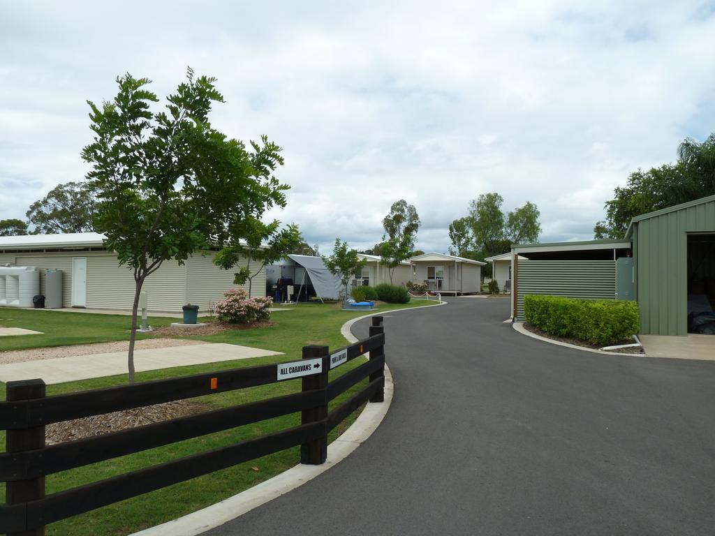 Chinchilla Tourist Park Hotel Exterior foto